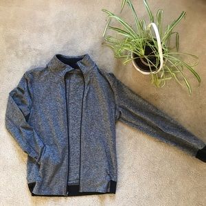 Lululemon Men’s Large Gray/Black Athletic Sweater